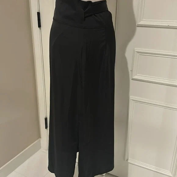 Elegant Black Women's Skirt - Picture 4 of 4